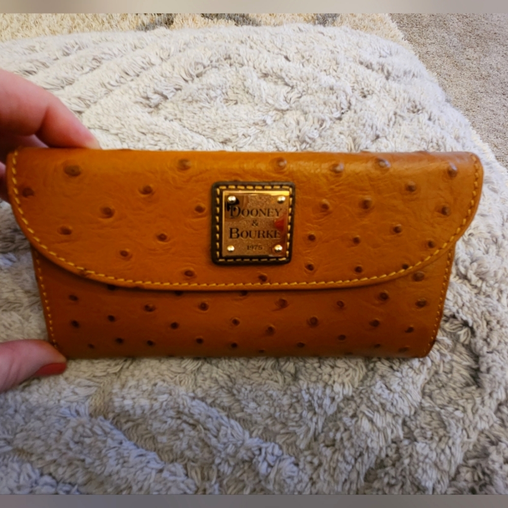 Dooney & Bourke wallet